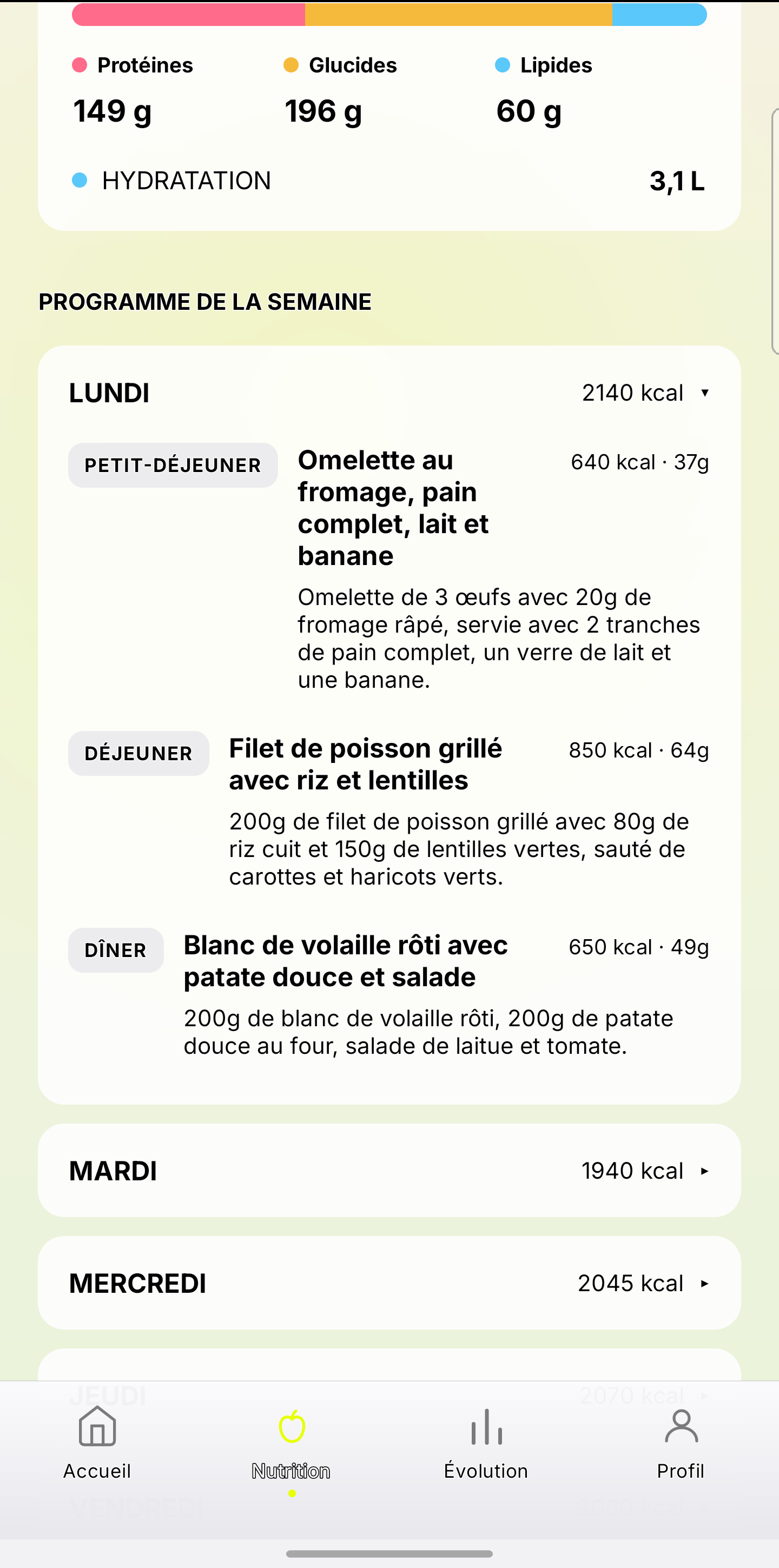 Plan de repas hebdomadaire avec macros et objectif calorique dans FitForm